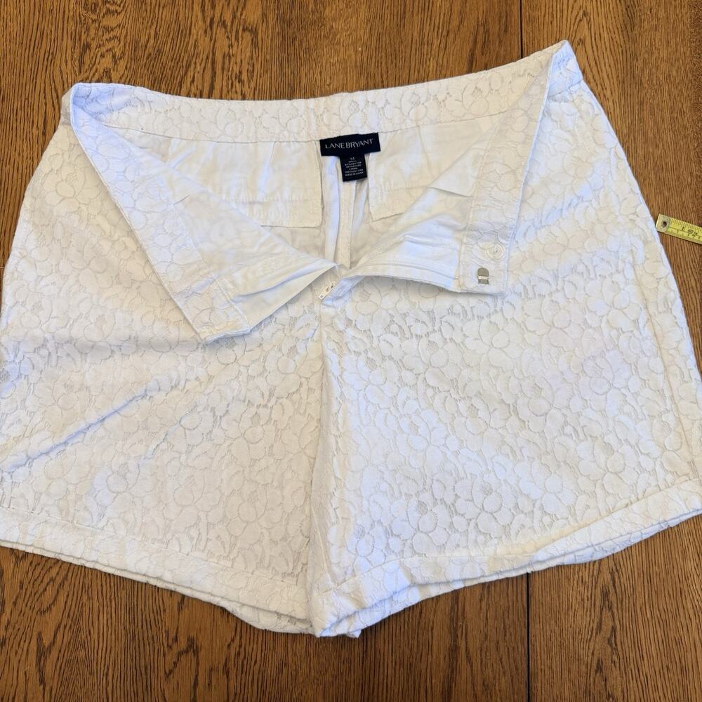 Lane Bryant White Lace Floral Chino Shorts Button Flat Front Size 18 Plus